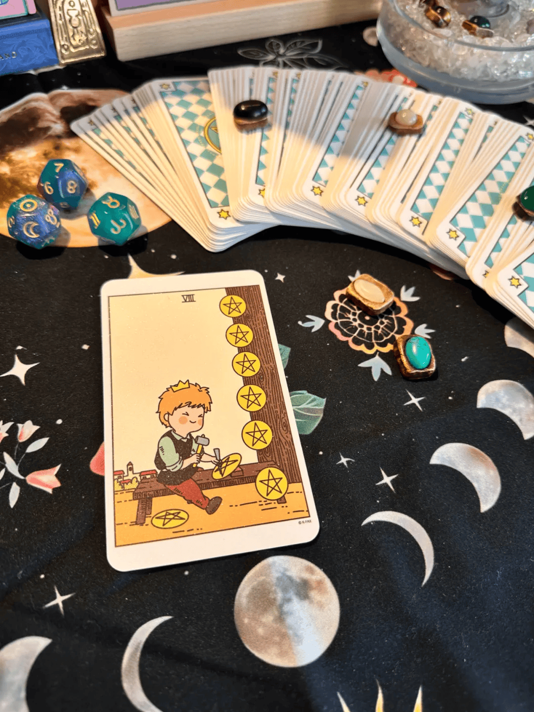 3 tháng cuối năm 2025, Thần Tài có gõ cửa sự nghiệp của bạn, rút 1 lá Tarot để thử!- Ảnh 2.