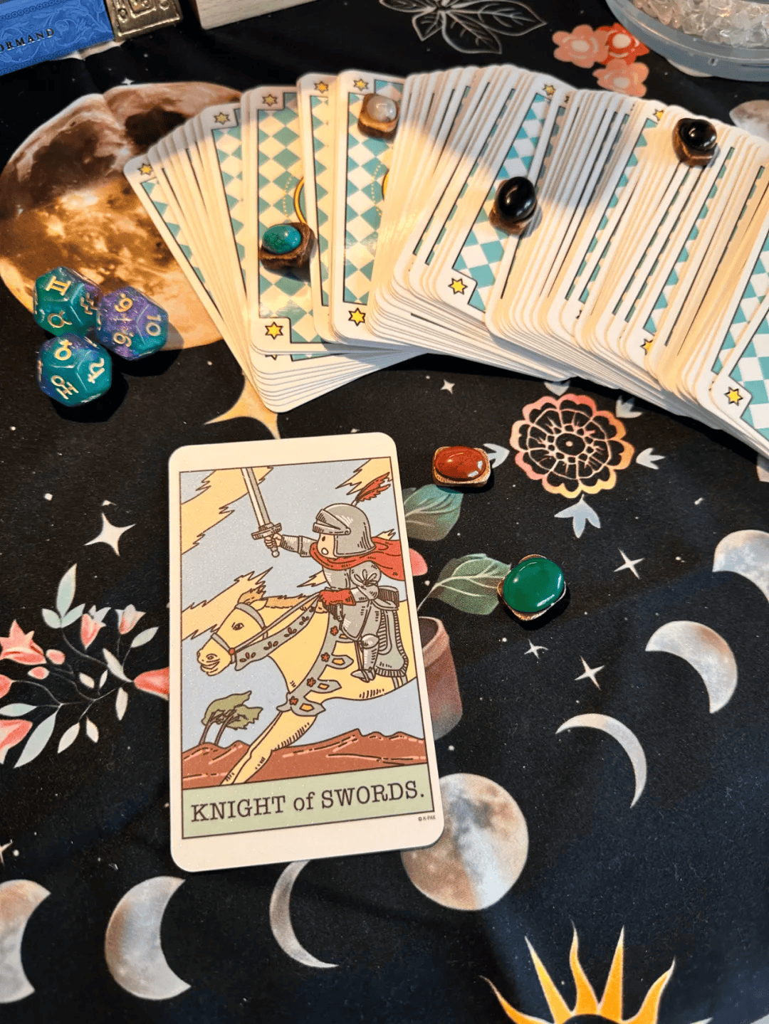3 tháng cuối năm 2025, Thần Tài có gõ cửa sự nghiệp của bạn, rút 1 lá Tarot để thử!- Ảnh 3.
