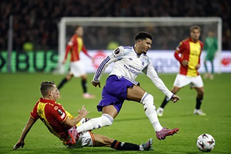 Sancho vẫn chưa có đóng góp nào cho Aston Villa. ẢNH: EPA sancho-bi-si-nhuc.jpg