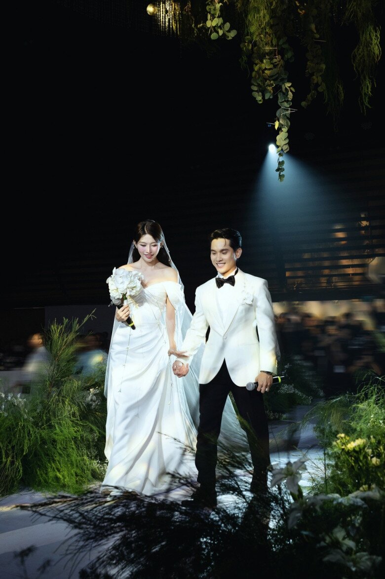 Quỳnh Châu vừa tổ chức đám cưới lãng mạn với ông xã doanh nhân.