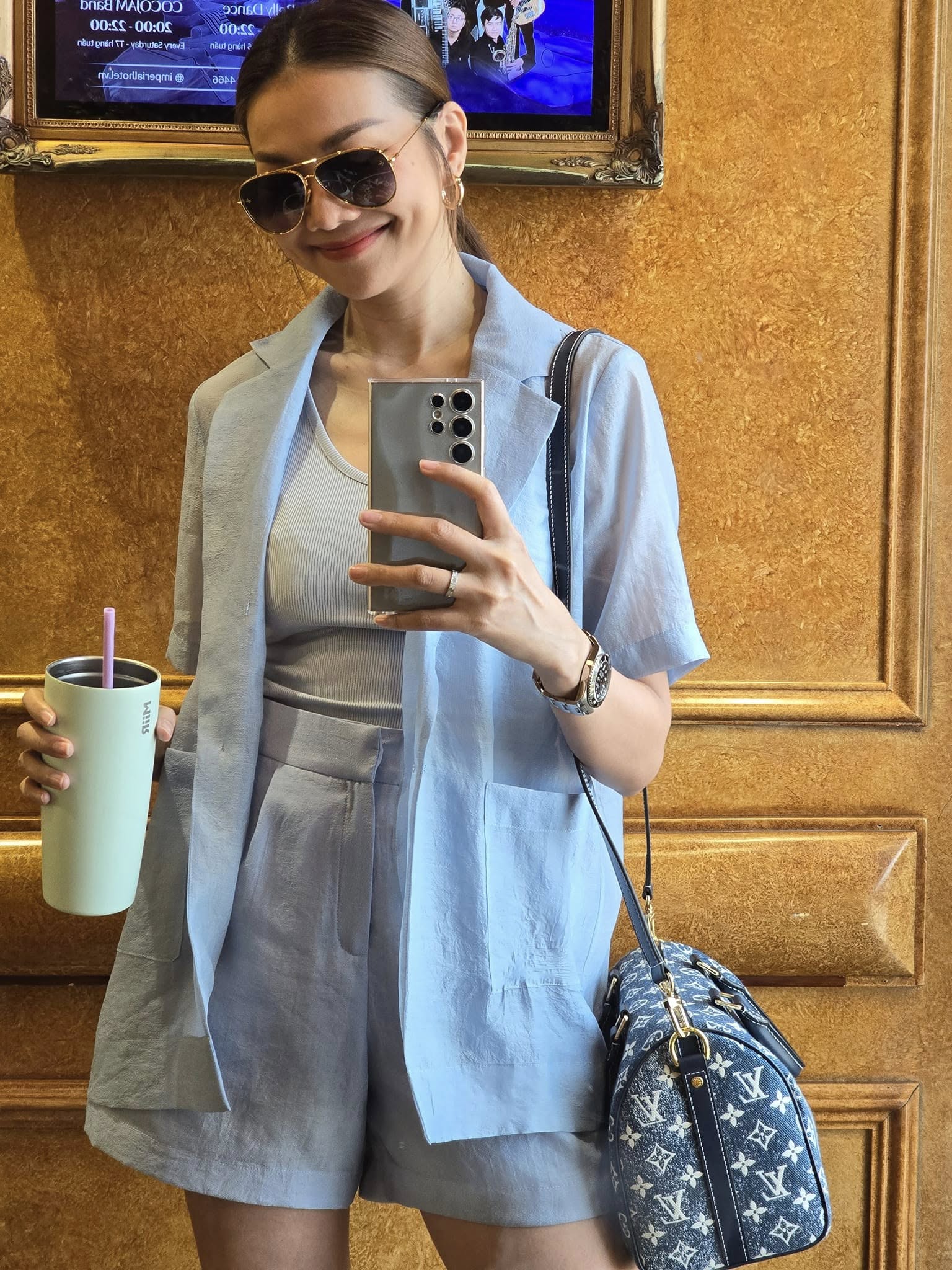 Sao phải mặc mãi đồ tối màu cho thêm "dừ", phụ nữ 40+ nên diện 10 bộ cánh sáng màu này để trẻ hơn - Ảnh 7.