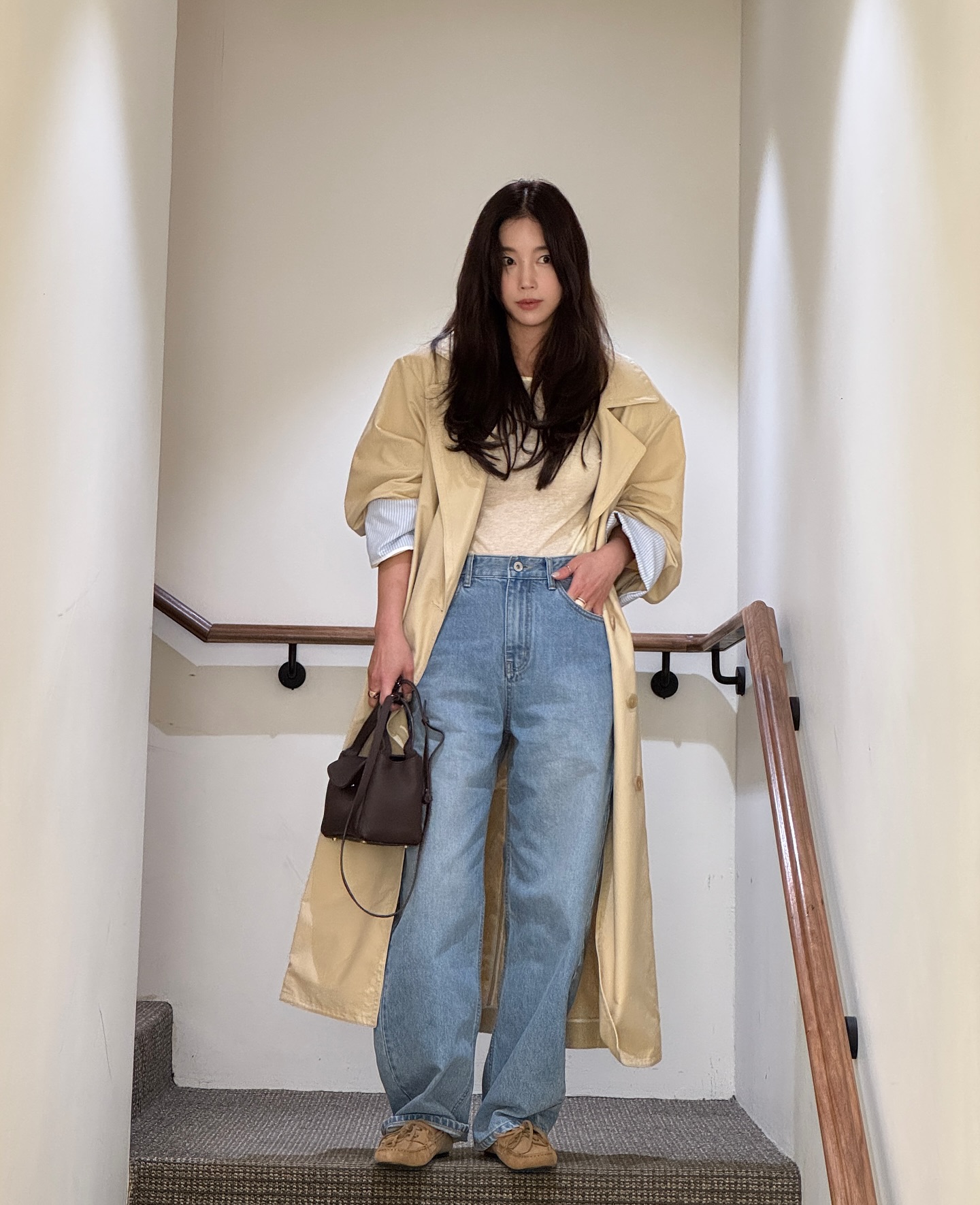 Sao phải mặc mãi đồ tối màu cho thêm "dừ", phụ nữ 40+ nên diện 10 bộ cánh sáng màu này để trẻ hơn - Ảnh 8.