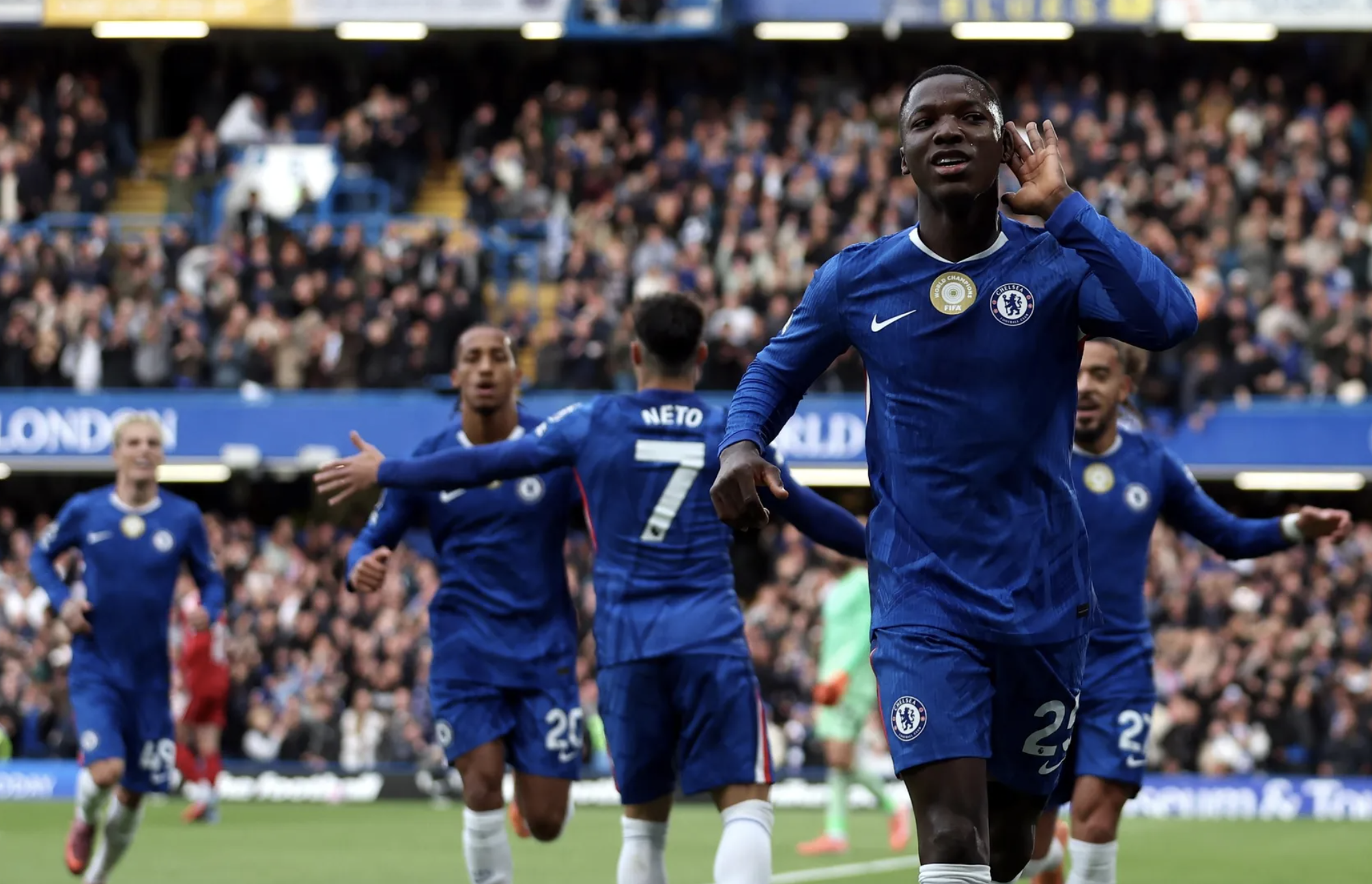 Thua bẽ bàng tại Stamford Bridge, Liverpool mất ngôi đầu bảng Ngoại hạng - Ảnh 2.