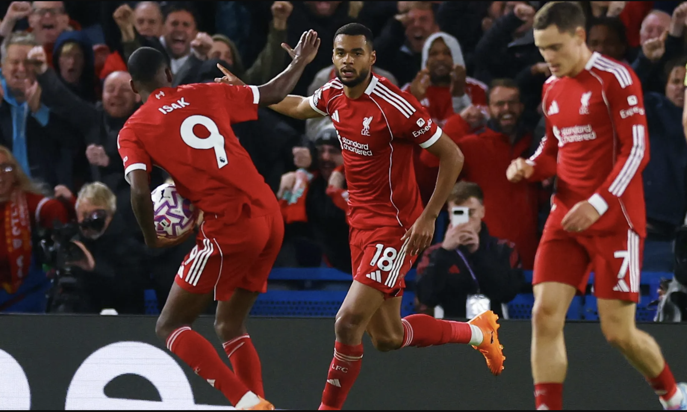 Thua bẽ bàng tại Stamford Bridge, Liverpool mất ngôi đầu bảng Ngoại hạng - Ảnh 4.