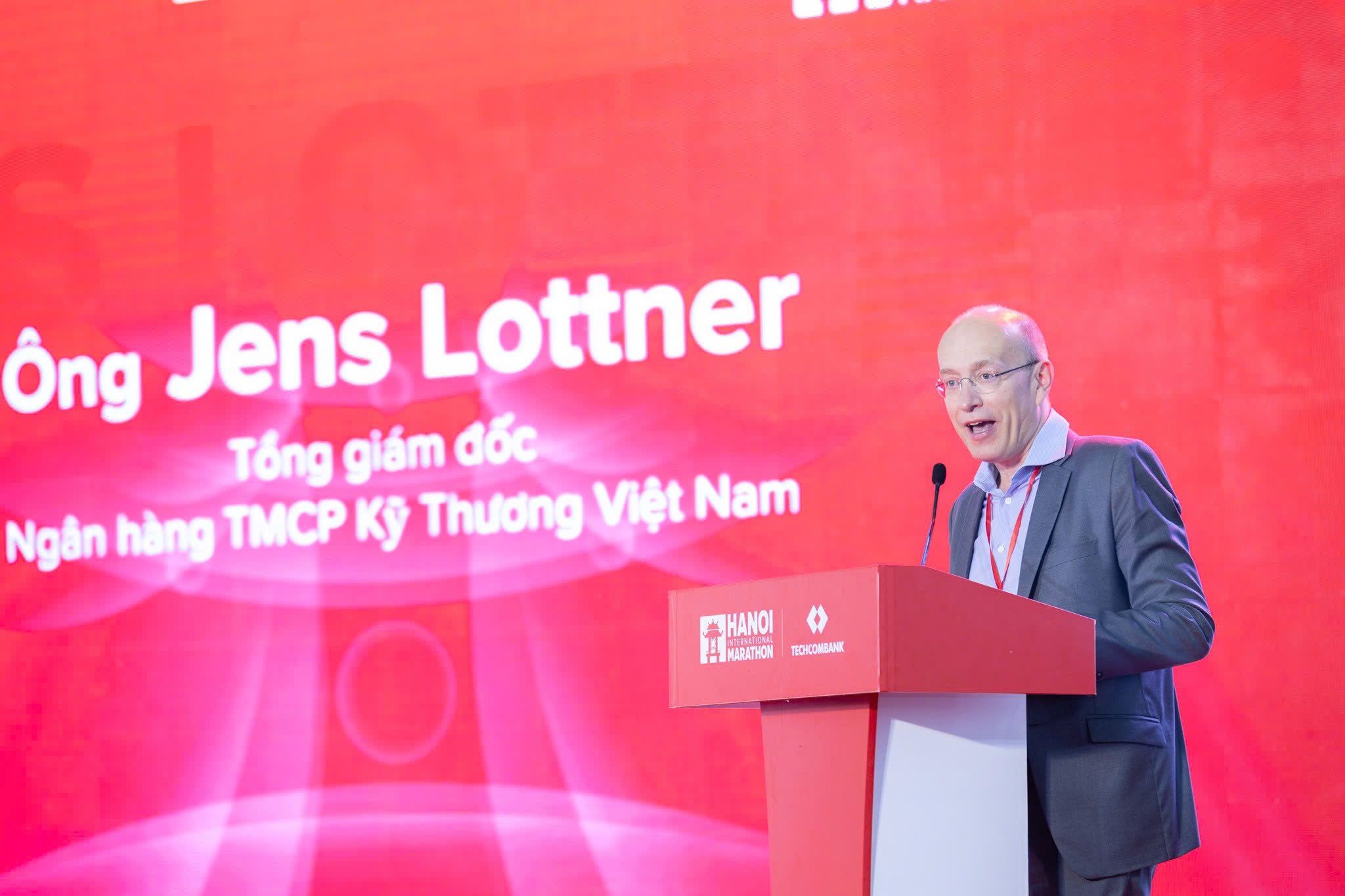 13.000 runners trong nước và quốc tế đua tài tại Giải Marathon Quốc tế Hà Nội Techcombank - Ảnh 2.