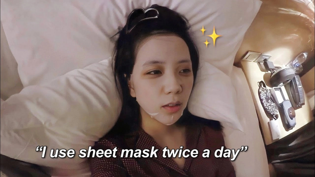 Cô nàng đắp mặt nạ 2 lần một ngày và chỉ dùng một mặt nạ cho một ngày.