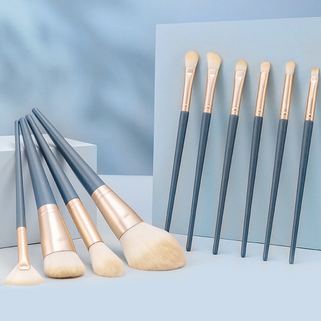 Để tránh vi khuẩn phát triển, hãy bảo quản cọ ở nơi khô thoáng, tránh ẩm ướt nhằm duy trì độ bền và an toàn cho da.