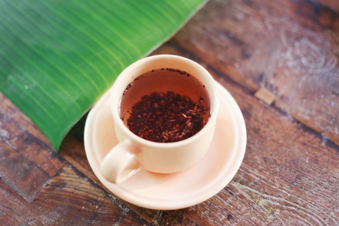 Thay thế đồ uống chứa đường, nhiều calo bằng thức uống hỗ trợ chuyển hóa mỡ giúp tăng tốc độ giảm mỡ bụng.