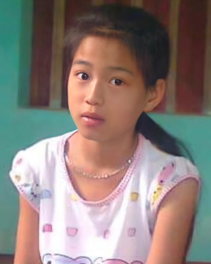 Nàng dâu hào môn Đỗ Thị Hà được khen xinh từ bé 3 Từ bé, Đỗ Thị Hà có đôi mắt tròn, sống mũi cao.