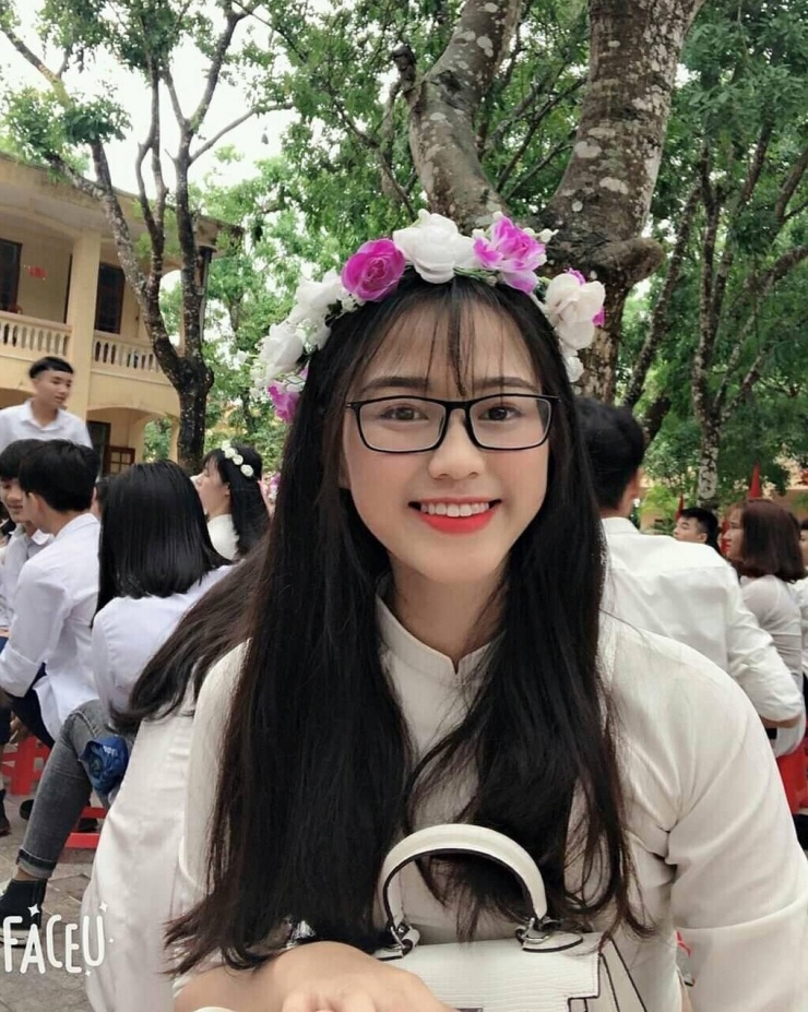 Nàng dâu hào môn Đỗ Thị Hà được khen xinh từ bé 12 Cô gây thiện cảm với nét đẹp nhẹ nhàng.