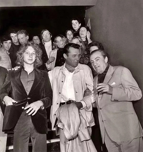 Nhìn lại đỉnh cao nhan sắc “cậu bé đẹp nhất thế giới” vừa qua đời: Đẹp đến siêu thực nhưng biến cuộc đời thành bi kịch 7 Nhìn lại đỉnh cao nhan sắc “cậu bé đẹp nhất thế giới” vừa qua đời: Đẹp đến siêu thực nhưng biến cuộc đời thành bi kịch - 10