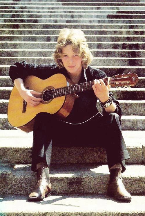 Nhìn lại đỉnh cao nhan sắc “cậu bé đẹp nhất thế giới” vừa qua đời: Đẹp đến siêu thực nhưng biến cuộc đời thành bi kịch 12 Nhìn lại đỉnh cao nhan sắc “cậu bé đẹp nhất thế giới” vừa qua đời: Đẹp đến siêu thực nhưng biến cuộc đời thành bi kịch - 15