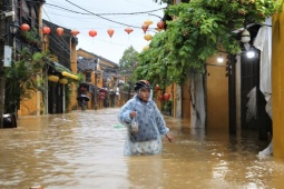 TP Huế ghi nhận lượng mưa lớn nhất lịch sử, miền Trung mưa lũ đến khi nào?