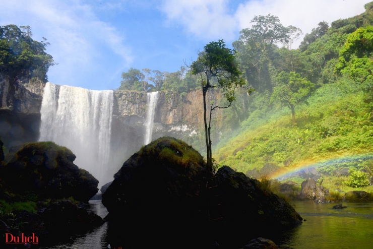 Kỳ diệu khoảnh khắc cầu vồng rực rỡ xuất hiện ở thác K50 - 3