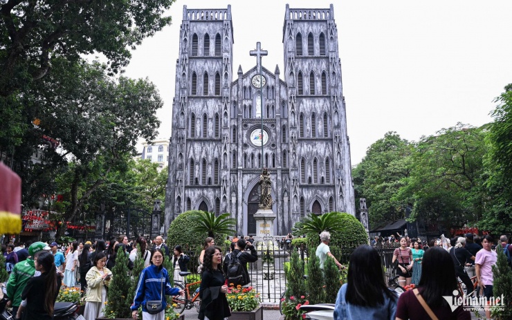 Nhà thờ Lớn là công trình có kiến trúc ấn tượng