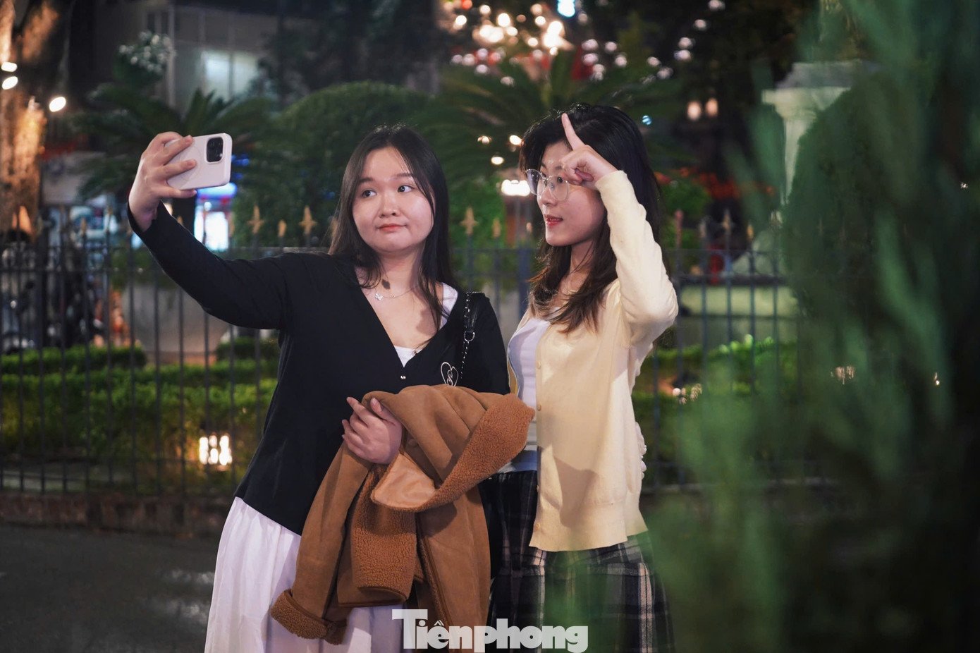 Gió lạnh 'chạm phố', người Hà Nội rủ nhau check-in đầu mùa - 3