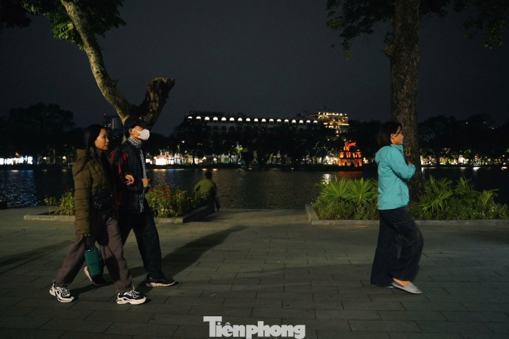 Gió lạnh 'chạm phố', người Hà Nội rủ nhau check-in đầu mùa - 5