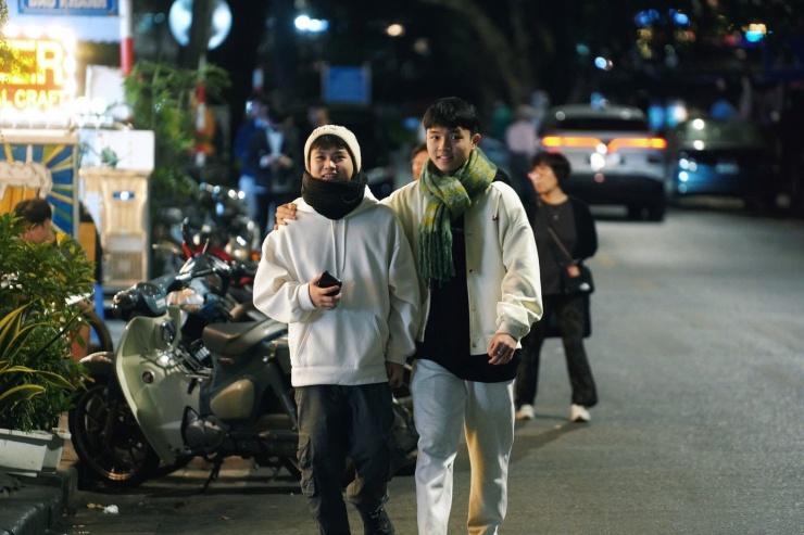 Gió lạnh 'chạm phố', người Hà Nội rủ nhau check-in đầu mùa - 6