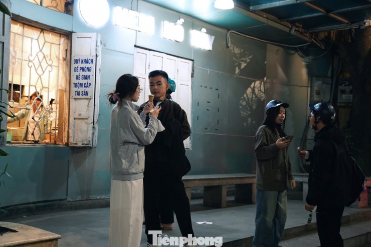 Gió lạnh 'chạm phố', người Hà Nội rủ nhau check-in đầu mùa - 10