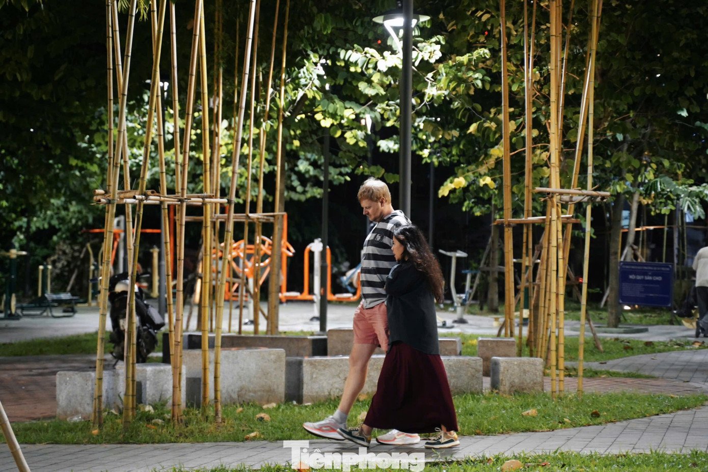 Gió lạnh 'chạm phố', người Hà Nội rủ nhau check-in đầu mùa - 12