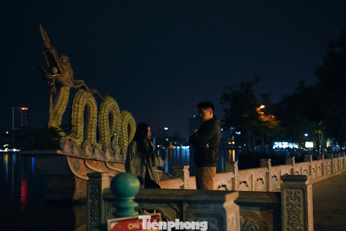 Gió lạnh 'chạm phố', người Hà Nội rủ nhau check-in đầu mùa - 13