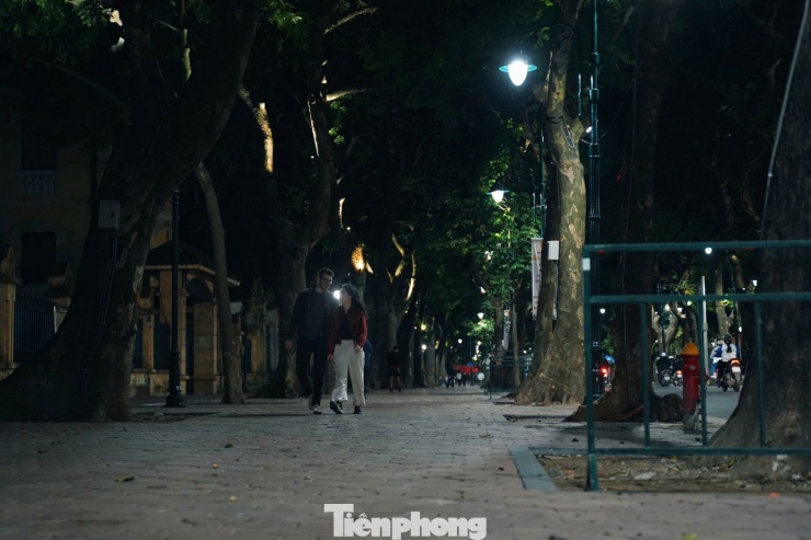 Gió lạnh 'chạm phố', người Hà Nội rủ nhau check-in đầu mùa - 15