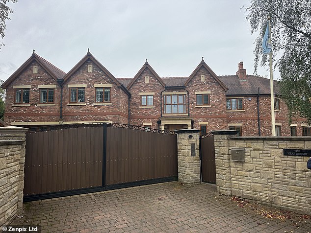 Sốc: Nhà vô địch boxing Ricky Hatton treo cổ tại biệt thự 60 tỷ, kết quả điều tra khiến người thân không tin nổi!- Ảnh 3.