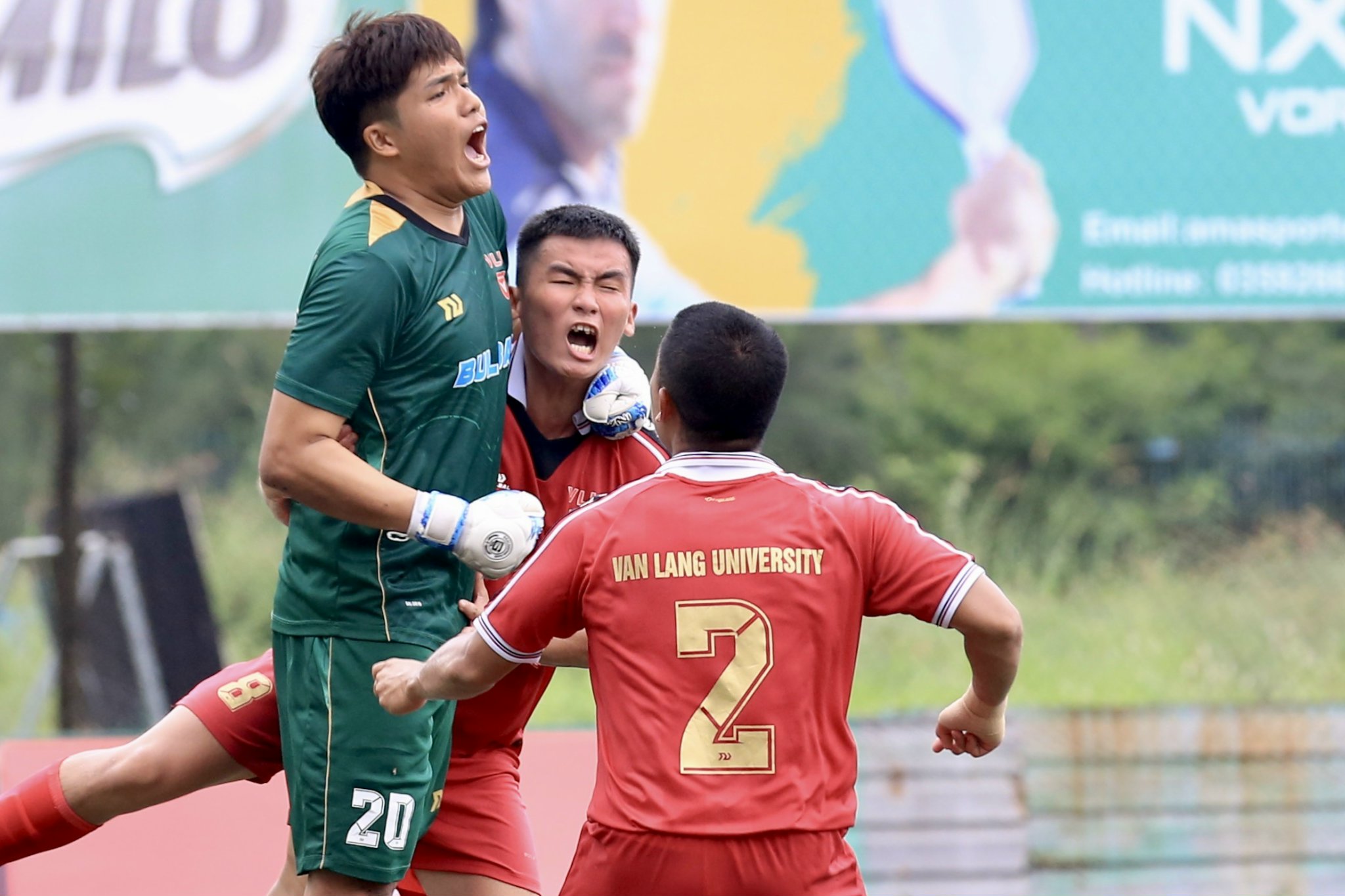 Kịch tính bóng đá sinh viên: 2 thẻ đỏ cùng 2 quả phạt đền, gay cấn đến giờ chót- Ảnh 5.