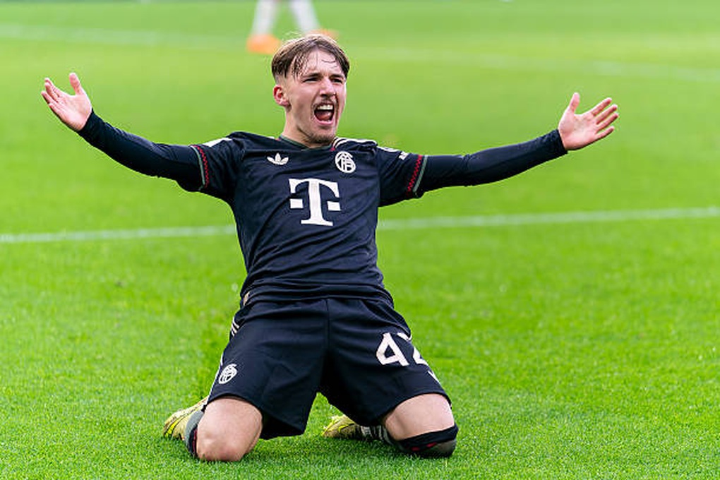 Bayern Munich thắng 13 trận liên tiếp, PSG lấy lại ngôi đầu bảng Ligue 1 - 2