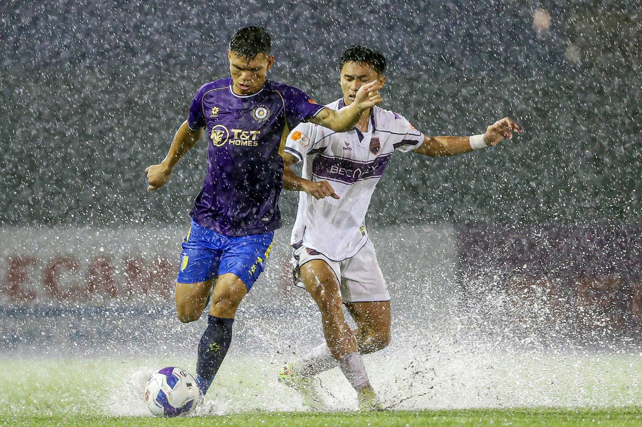 Lịch thi đấu V-League mới nhất: HAGL dễ thắng, Hà Nội và HLV Kewell vào 'hiểm địa'- Ảnh 6.