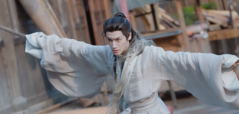 Đường Hồ Ly từ một kẻ độc hành cô đơn đã dần được cảm hoá bởi khí phách hào hiệp của những người đồng đội.