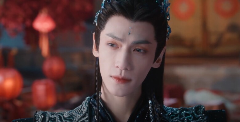 La Vân Hi bị nói là trang điểm cầu kỳ lấn lướt cả diễn viên nữ.