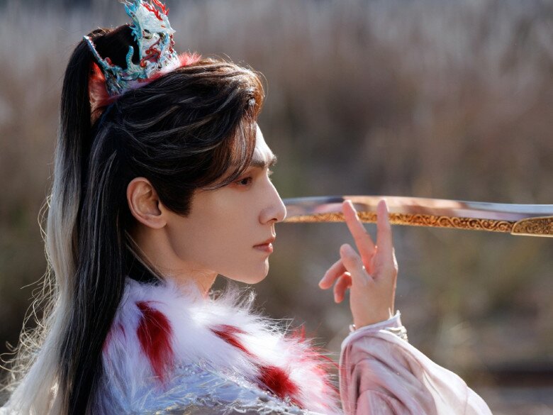 La Vân Hi cho thấy một Đường Lệ Từ vừa thanh cao, dịu dàng lại vừa xa cách, thâm trầm.