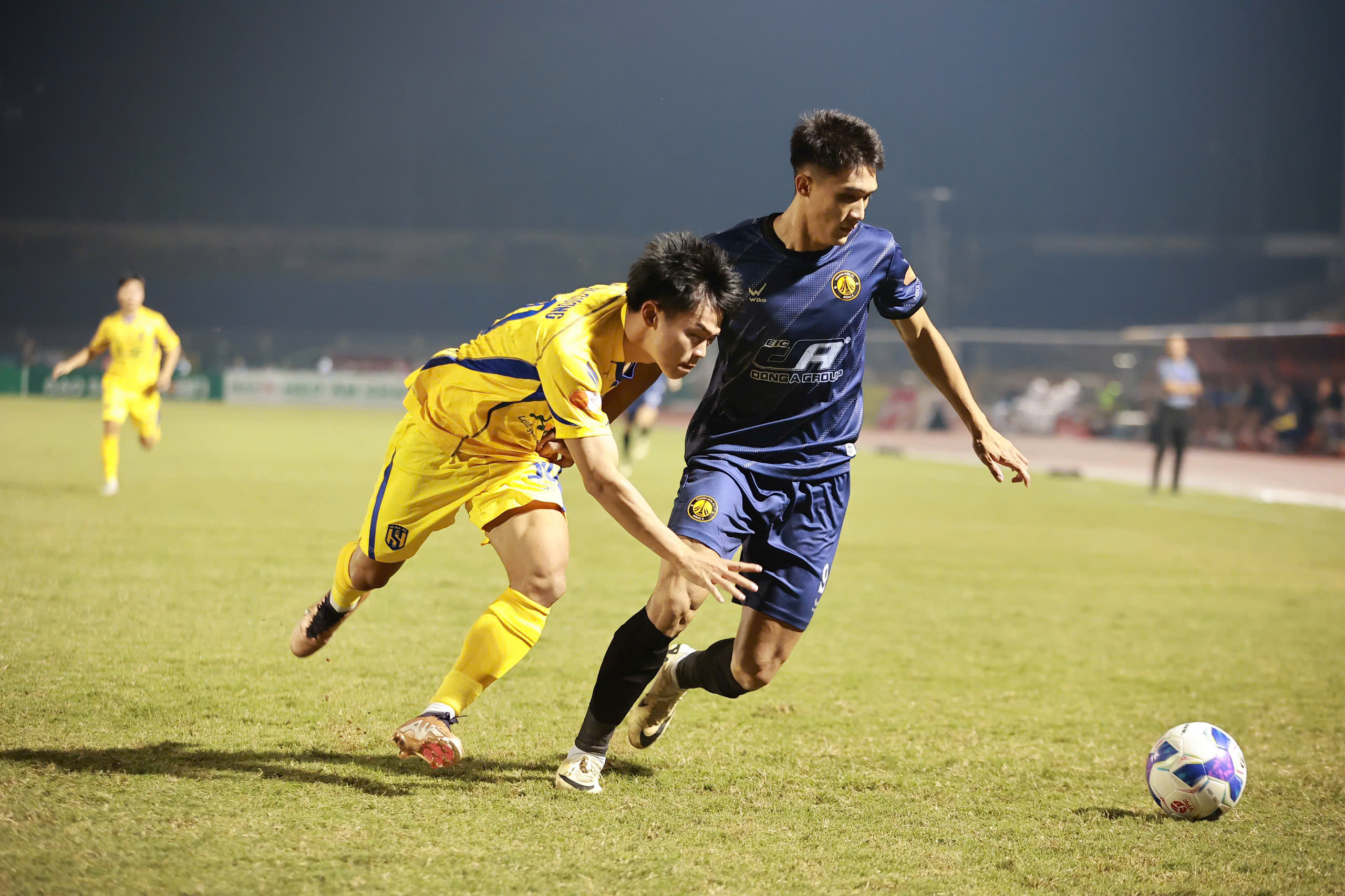 Đua trụ hạng V-League khốc liệt: HAGL và Thanh Hóa không từ bỏ, cựu vương lâm nguy- Ảnh 3.