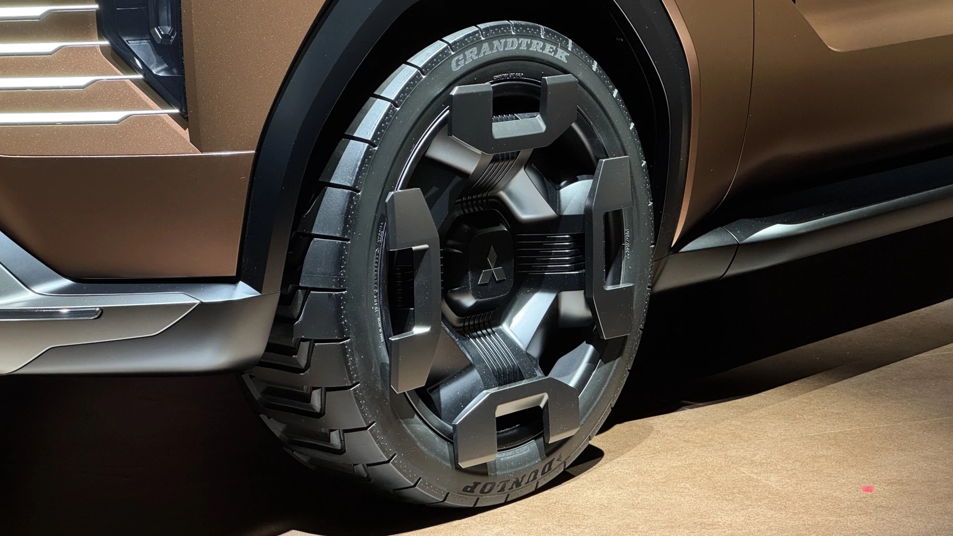 Mitsubishi Pajero Sport - Ảnh 22.