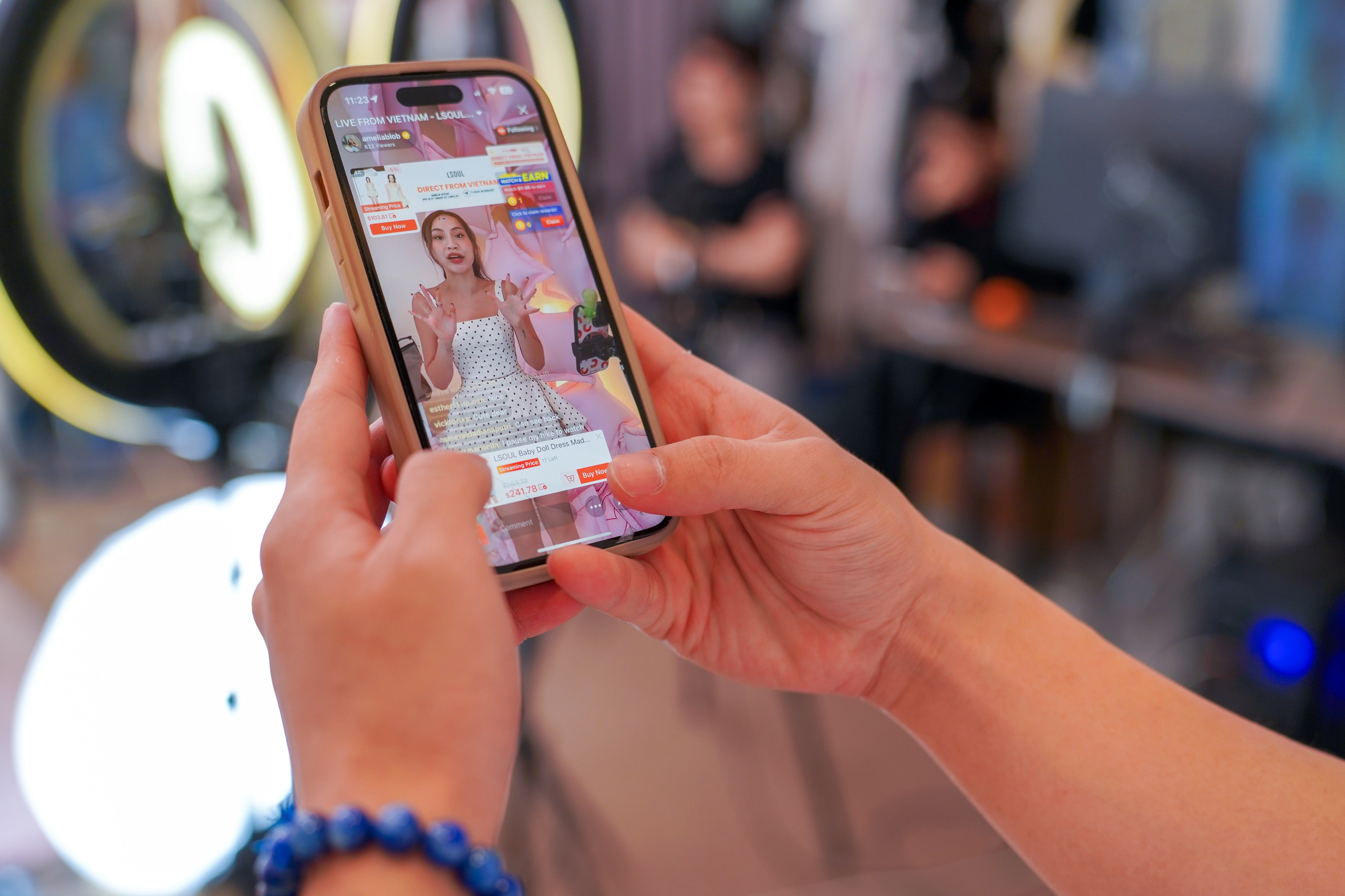 Livestream của LSOUL trên Shopee đưa thời trang Việt đến Singapore - Ảnh 5.