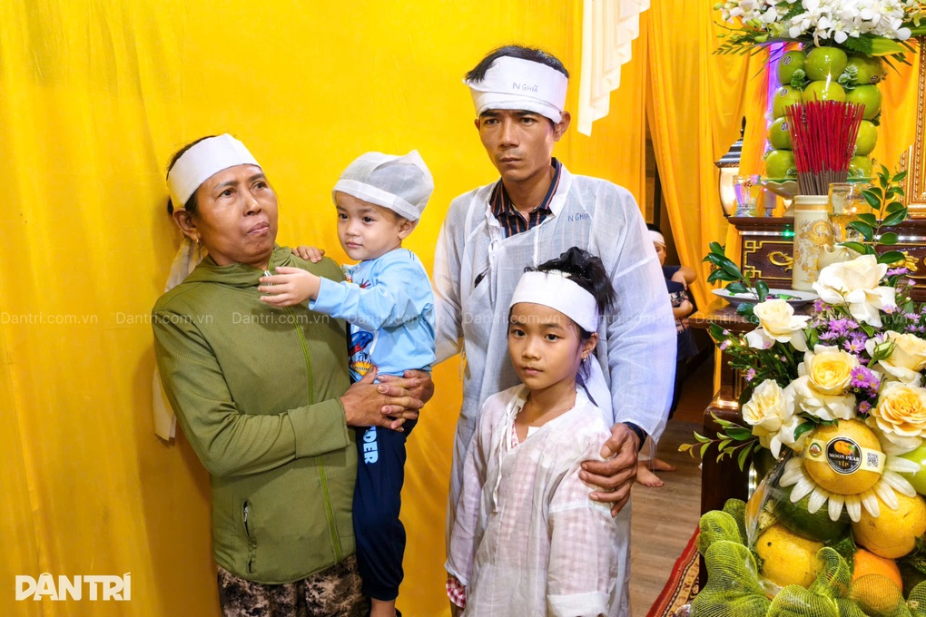 Miền Trung oằn mình trong lũ, nhà sập, người mất, tài sản cuốn trôi - 4