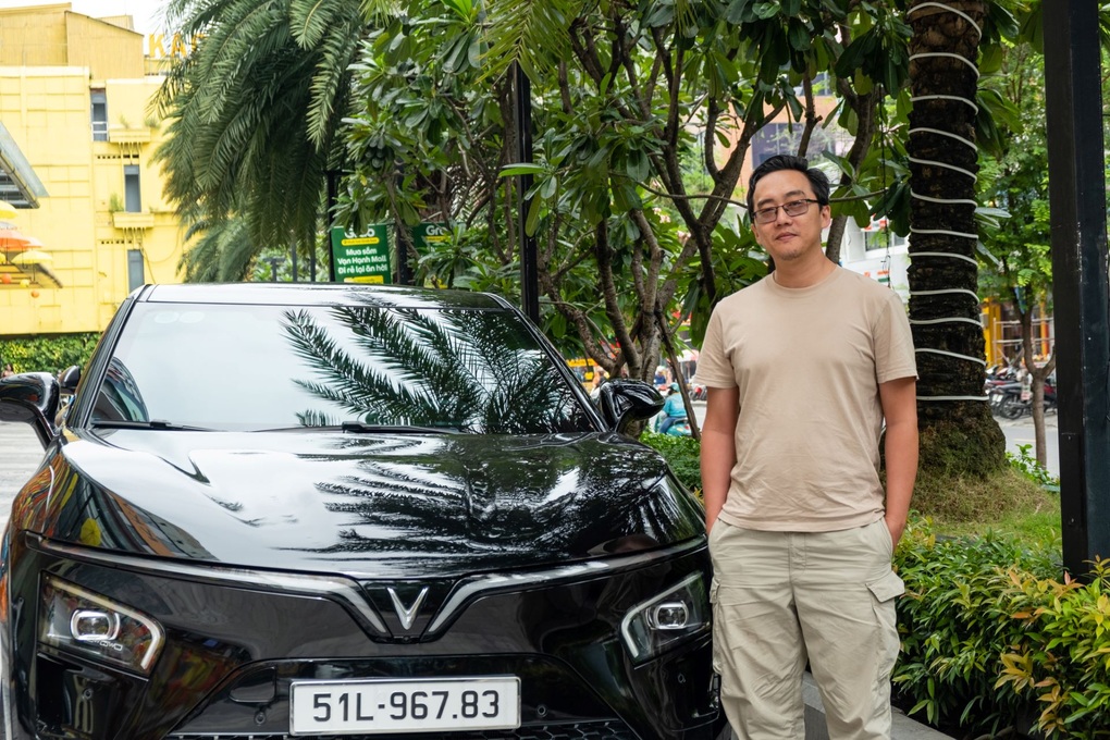 Nhiều khách hàng TPHCM hào hứng trải nghiệm xe điện VinFast VF 7, VF 8, VF 9 - 2