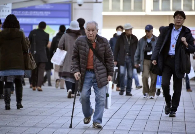 Nhật Bản đã phải vật lộn với vấn đề dân số già hóa nhanh chóng trong nhiều năm qua. Ảnh: EPA