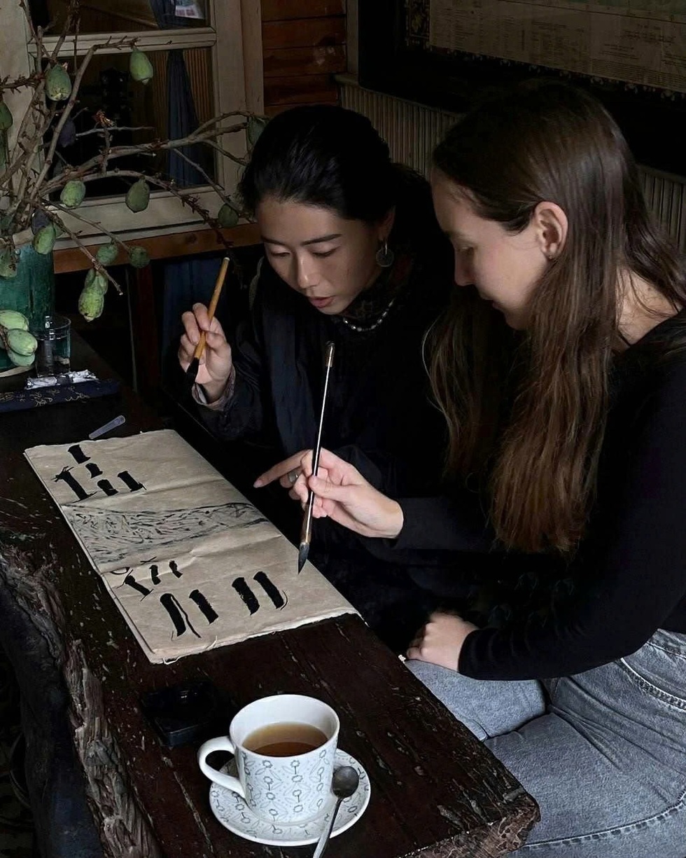 Cô gái Nhật đi xuyên Việt một mình, ngã xe giữa đường được cả làng ra giúp - 4