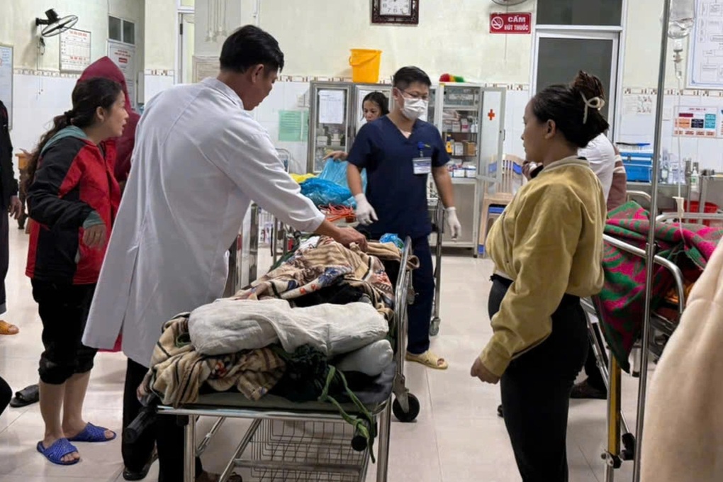 Xuyên đêm khiêng 3 nạn nhân bị sạt lở đi hơn 20km đến bệnh viện cấp cứu - 3