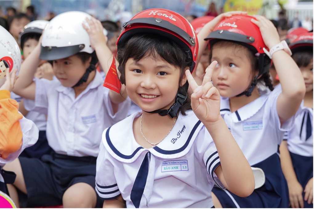 Honda Việt Nam phát động chương trình tặng mũ bảo hiểm cho học sinh lớp một miền Trung - 2