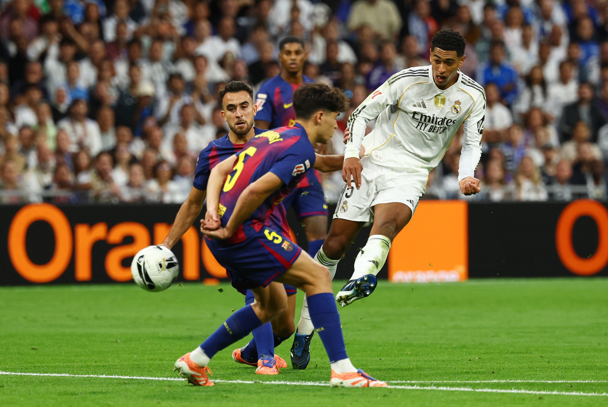 Real Madrid đánh bại Barca ở ‘Siêu kinh điển’: Mbappe cực hay, VAR gây tranh cãi- Ảnh 2.