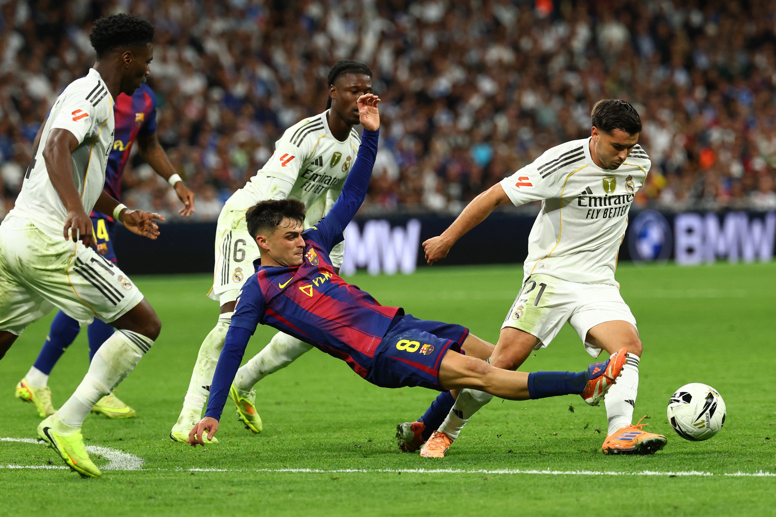 Real Madrid đánh bại Barca ở ‘Siêu kinh điển’: Mbappe cực hay, VAR gây tranh cãi- Ảnh 5.