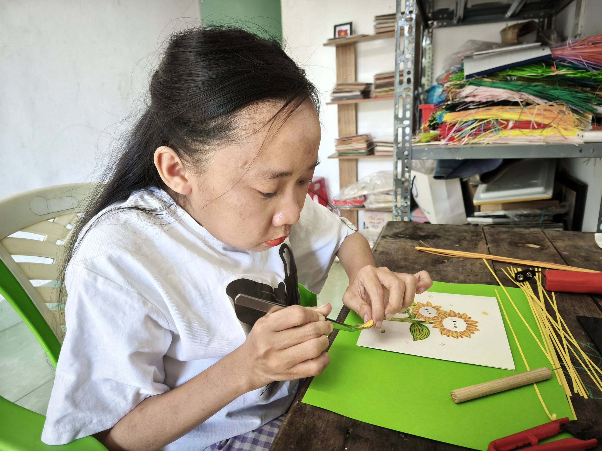 Tranh giấy xoắn của 'cô gái tí hon'- Ảnh 3.