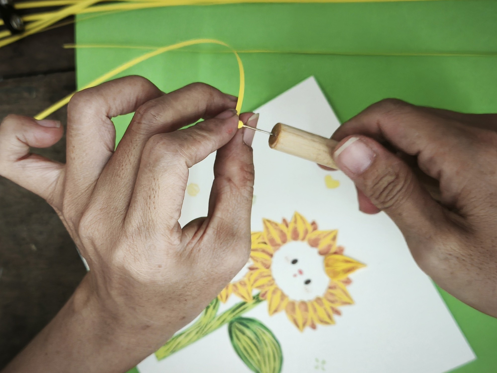 Tranh giấy xoắn của 'cô gái tí hon'- Ảnh 7.