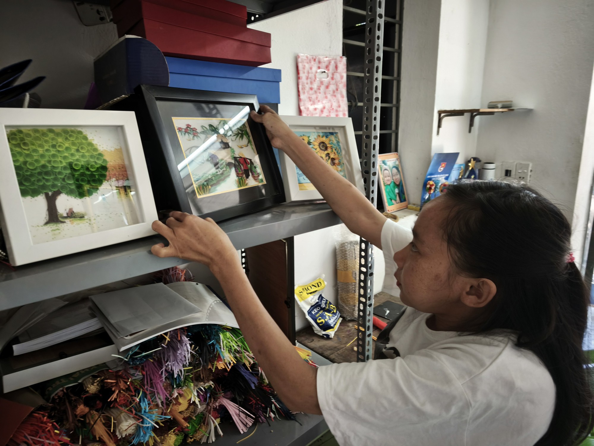 Tranh giấy xoắn của 'cô gái tí hon'- Ảnh 8.