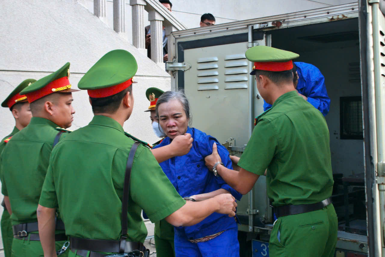 Cựu Phó Chủ tịch tỉnh Phú Thọ hầu toà trong vụ đánh bạc hàng trăm triệu USD ở khách sạn Pullman - Ảnh 4.