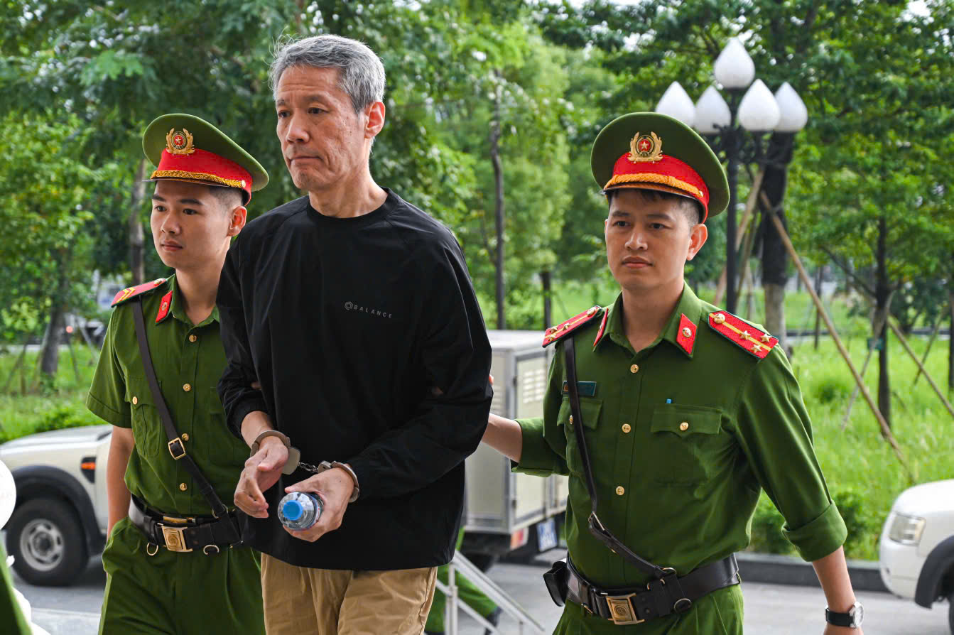 Cựu Phó Chủ tịch tỉnh Phú Thọ hầu toà trong vụ đánh bạc hàng trăm triệu USD ở khách sạn Pullman - Ảnh 5.