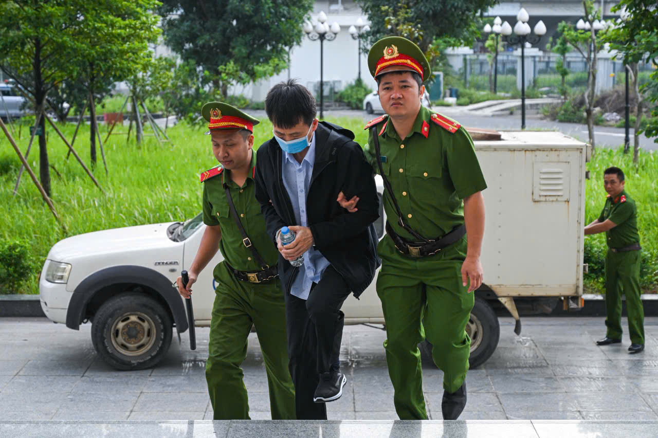 Cựu Phó Chủ tịch tỉnh Phú Thọ hầu toà trong vụ đánh bạc hàng trăm triệu USD ở khách sạn Pullman - Ảnh 6.